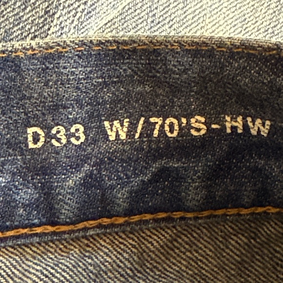 SAINT LAURENT NWT 70s Crop Straight Leg Jeans in Sandy Winter Blue, size 28 - Picture 10 of 16